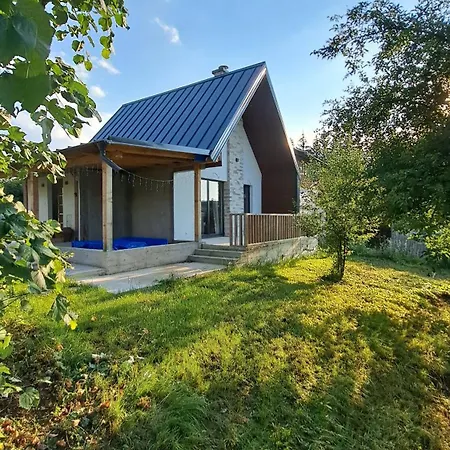 Holiday Home * Pale